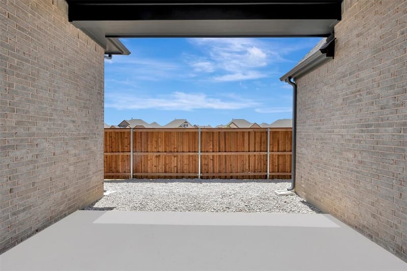 4725 Boyds Branch Drive, Arlington TX 76005 - Photo 2