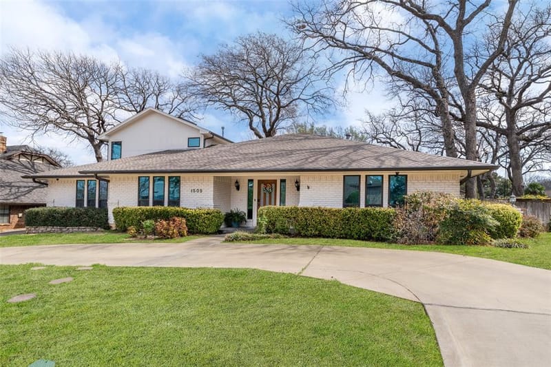 1509 Riverview Drive, Arlington TX 76012 - Photo 3