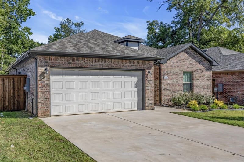 121 W Morton Street, Denison TX 75021 - Photo 2