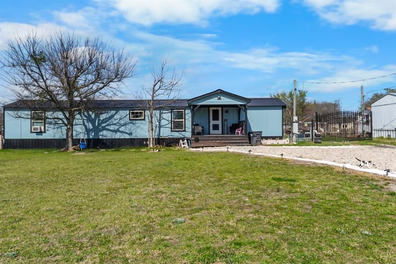 244 Smith Circle, Point TX 75472 - Photo 2