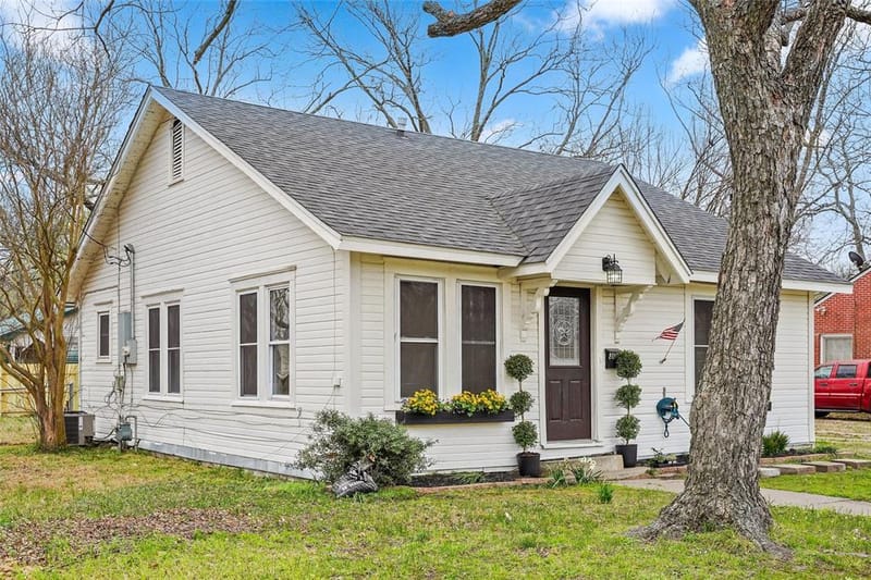 304 Texas Street, Sulphur Springs TX 75482 - Photo 2