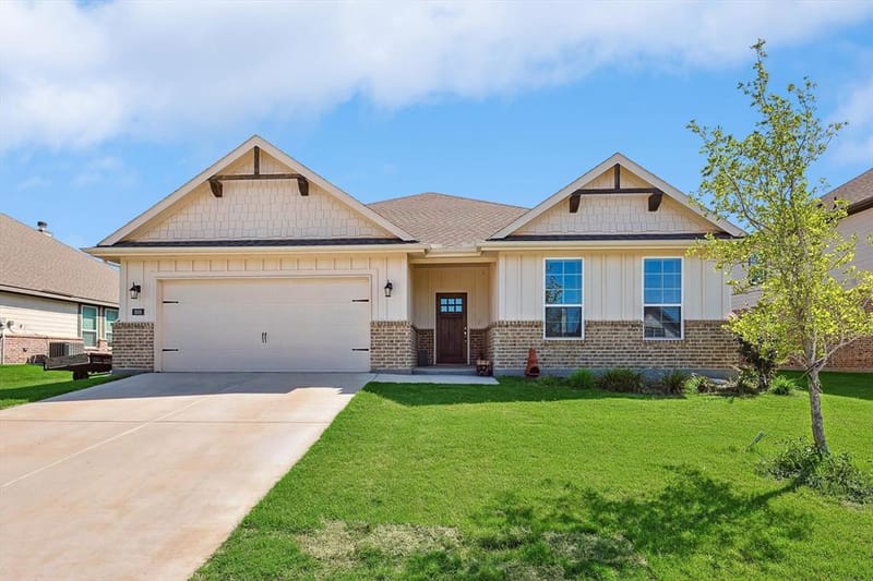 808 Feather Edge, Springtown TX 76082 - Photo 2