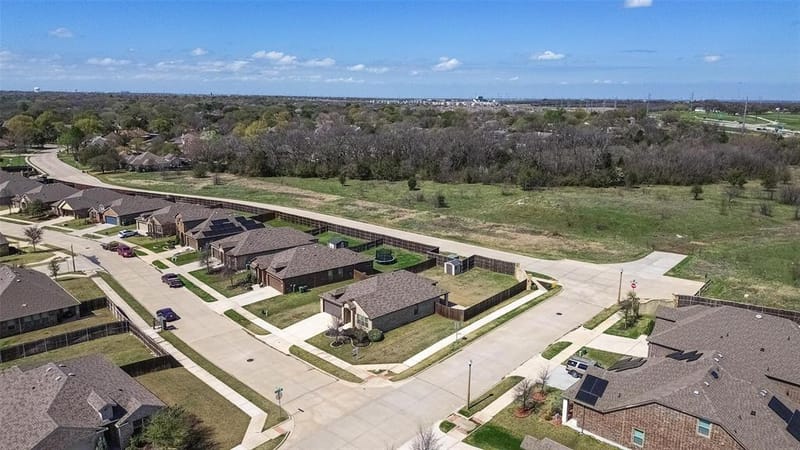 2712 Empire Street, Denton TX 76209 - Photo 2