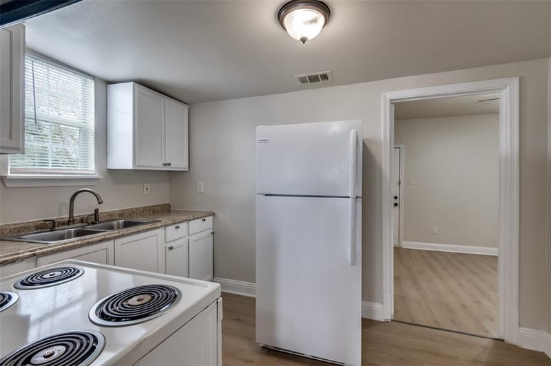 2415 Bethurum Avenue, Dallas TX 75215 - Photo 10