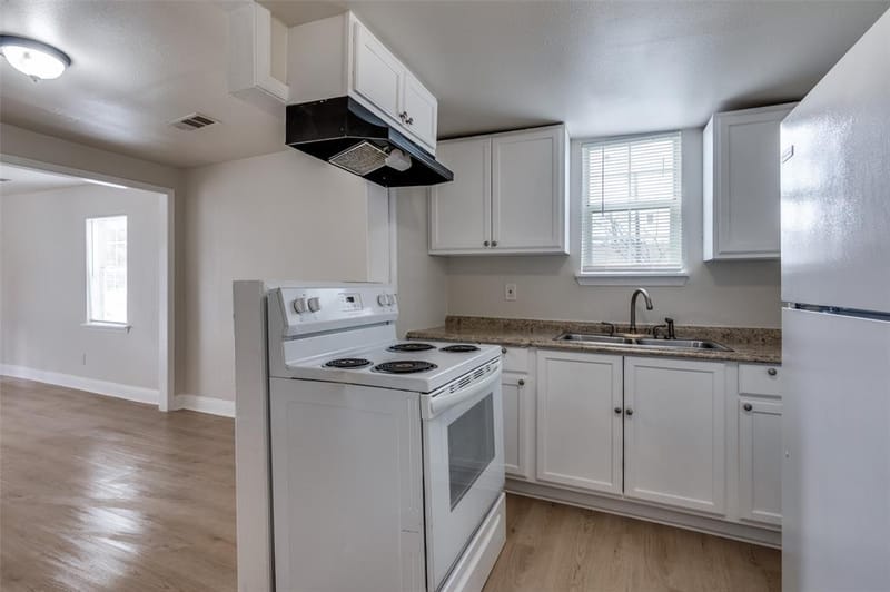 2415 Bethurum Avenue, Dallas TX 75215 - Photo 8