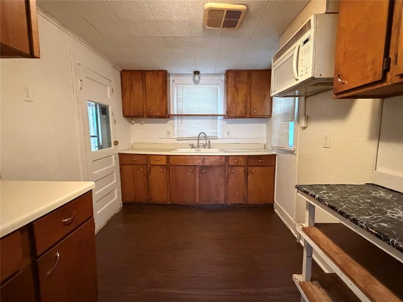 2931 S Barrett Avenue, Denison TX 75020 - Photo 6