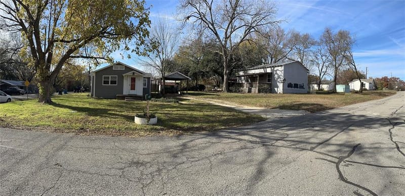 2931 S Barrett Avenue, Denison TX 75020 - Photo 12
