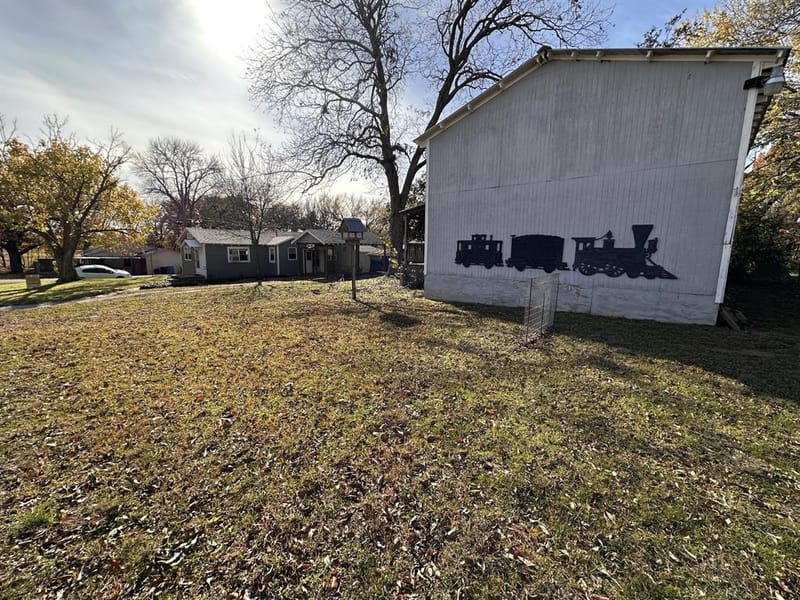 2931 S Barrett Avenue, Denison TX 75020 - Photo 18