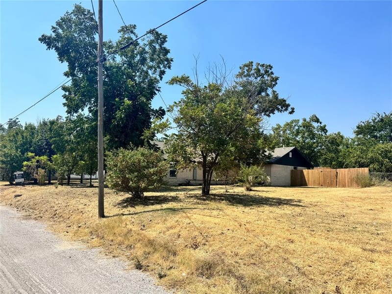 603 N Pearl Street, Comanche TX 76442 - Photo 2