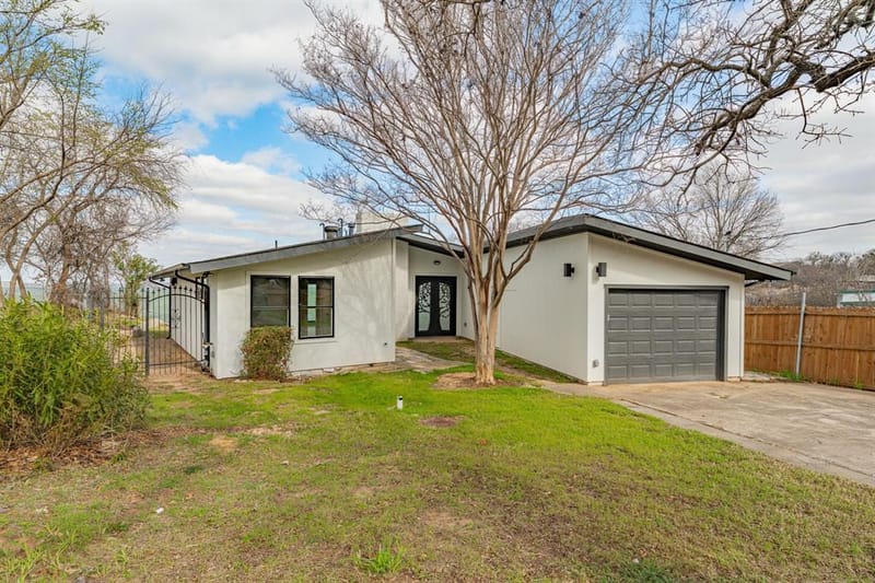8245 Eagle Mountain Circle, Fort Worth TX 76135 - Photo 4