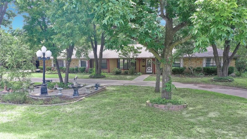 302 Wilcoxson Street, Farmersville TX 75442