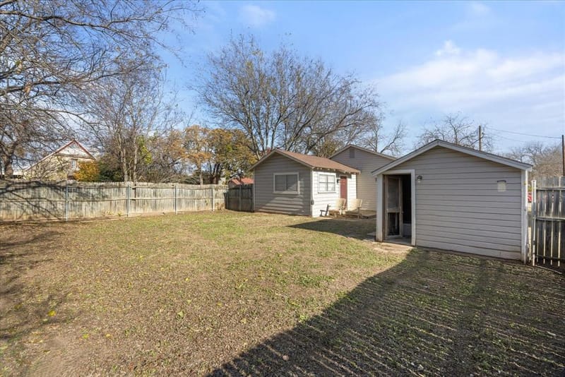 990 N Paddock Street, Stephenville TX 76401 - Photo 8