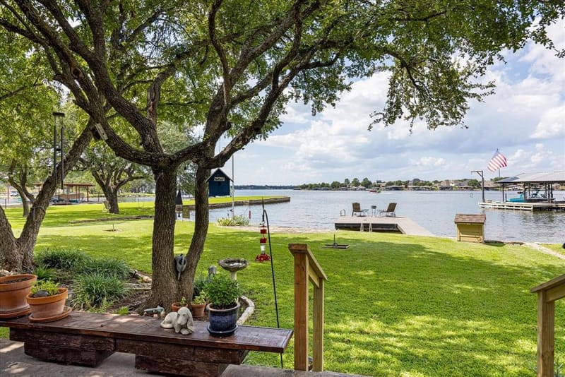 1308 Comanche Cove Court, Granbury TX 76048