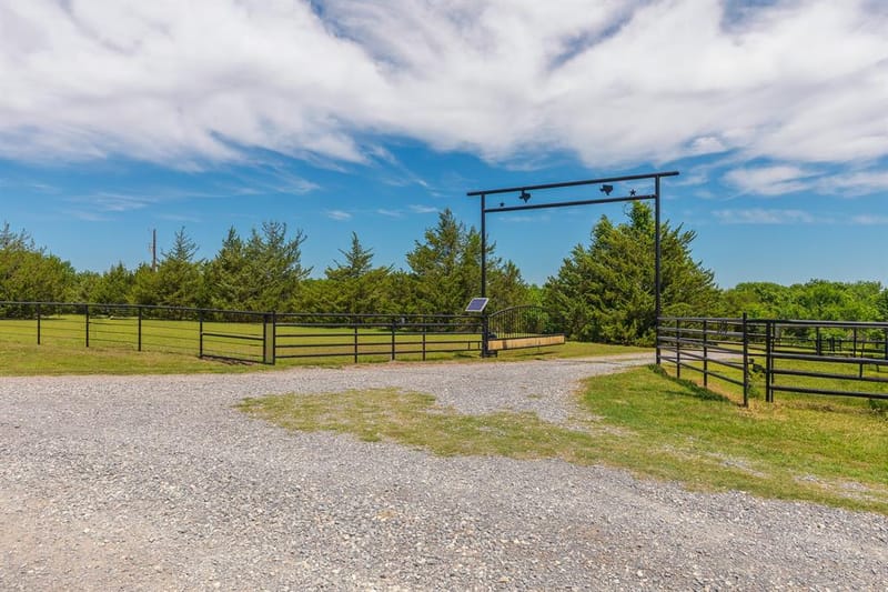 1878 N Lincoln Park Road, Van Alstyne TX 75495 - Photo 2