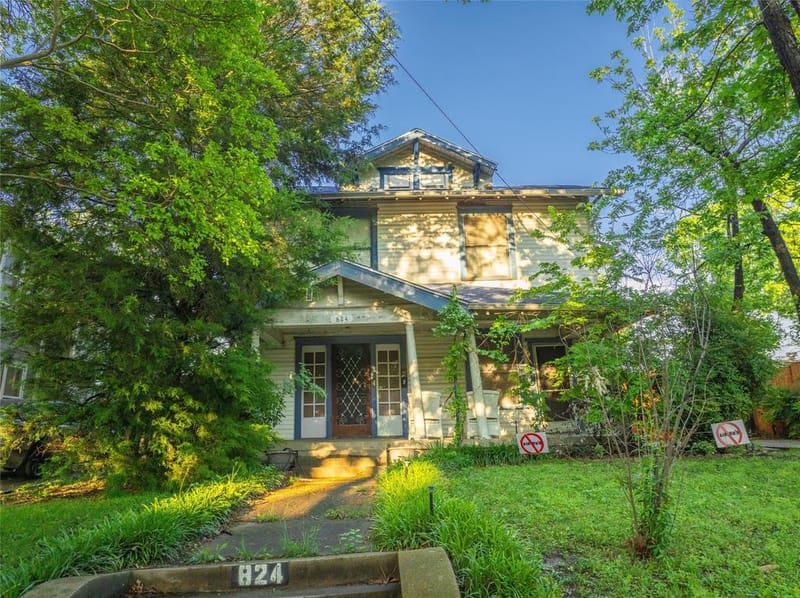 824 Elsbeth Street, Dallas TX 75208