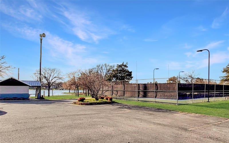 742 Kiowa Drive W, Lake Kiowa TX 76240 - Photo 28