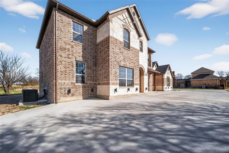 1530 S Houston School Road, Lancaster TX 75146 - Photo 2
