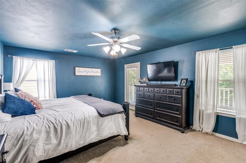 9812 Marthas Vineyard Circle, Providence Village TX 76227 - Photo 6