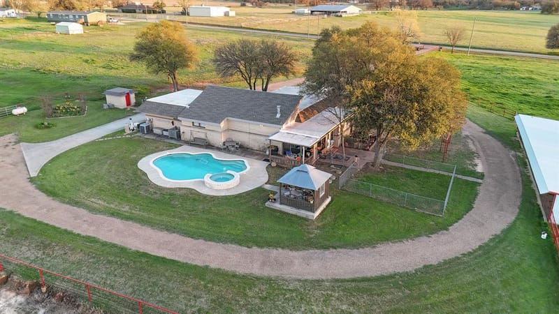 304 Scarlett Road, Weatherford TX 76087 - Photo 5