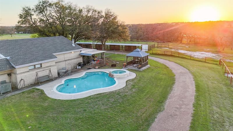304 Scarlett Road, Weatherford TX 76087 - Photo 4