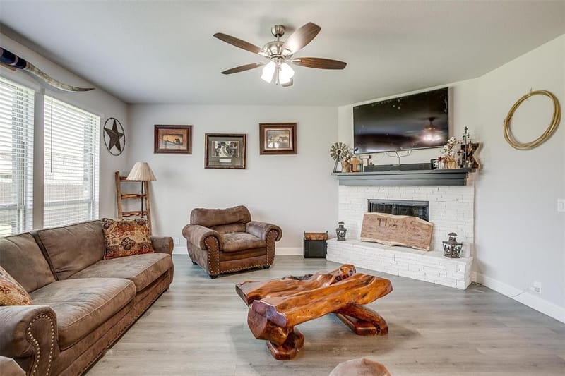433 Joseph Lane, Crowley TX 76036 - Photo 17