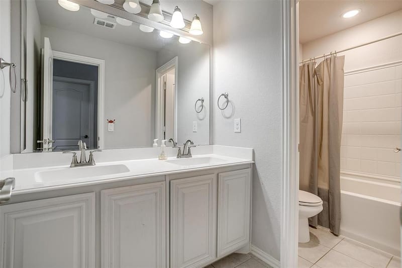 433 Joseph Lane, Crowley TX 76036 - Photo 32