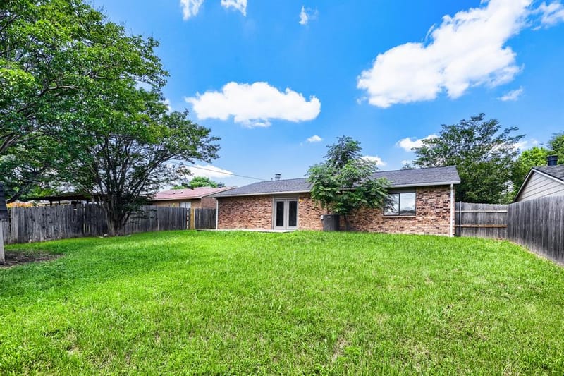 804 Netherland Drive, Arlington TX 76017 - Photo 2