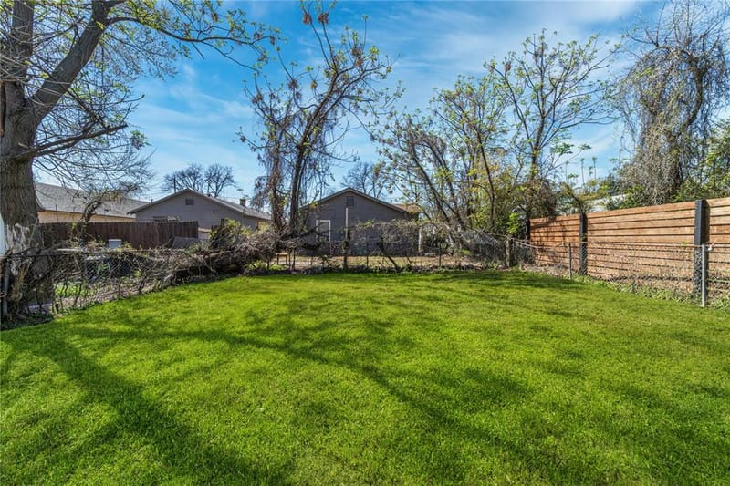 3817 Latimer Street, Dallas TX 75215 - Photo 4