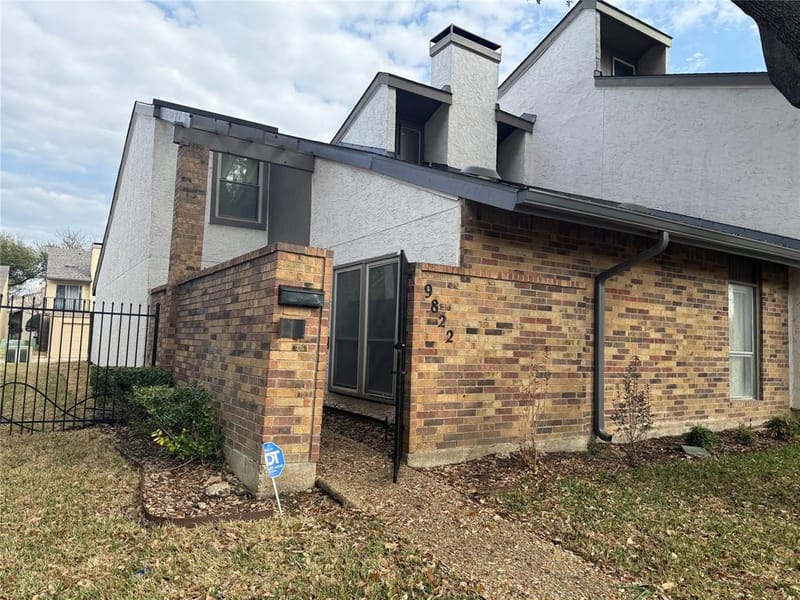 9822 Amberton Parkway, Dallas TX 75243