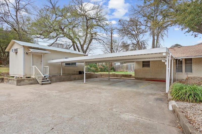 120 Wooded Crest Drive, Woodway TX 76712 - Photo 38