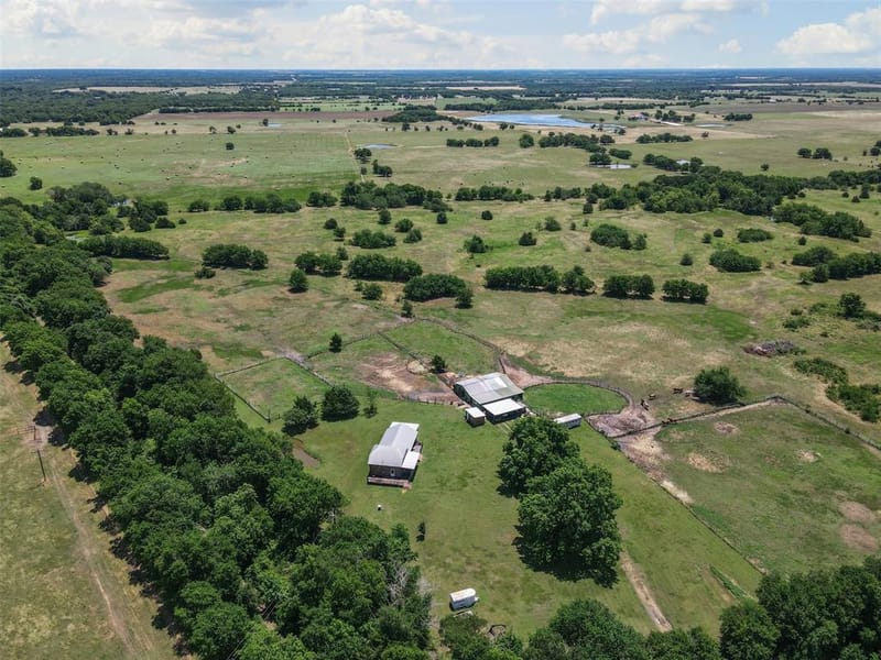 901 County Road 3925, Wolfe City TX 75496 - Photo 36