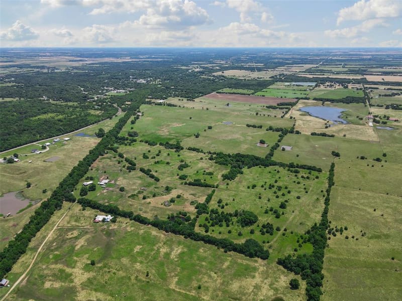 901 County Road 3925, Wolfe City TX 75496 - Photo 32