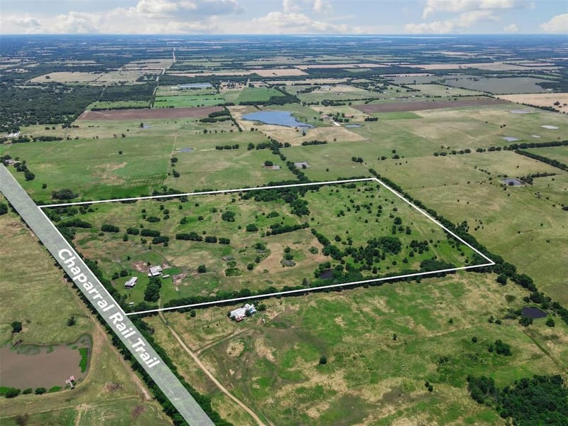 901 County Road 3925, Wolfe City TX 75496