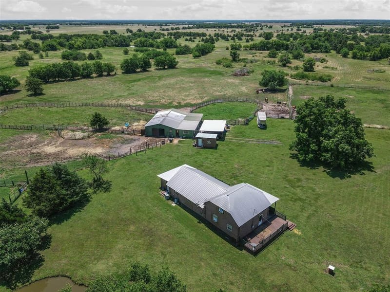 901 County Road 3925, Wolfe City TX 75496 - Photo 38