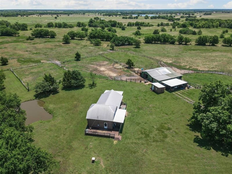 901 County Road 3925, Wolfe City TX 75496 - Photo 37