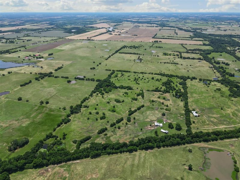 901 County Road 3925, Wolfe City TX 75496 - Photo 35
