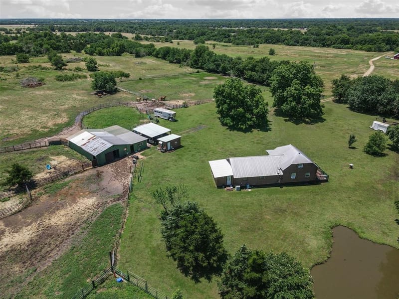 901 County Road 3925, Wolfe City TX 75496 - Photo 39