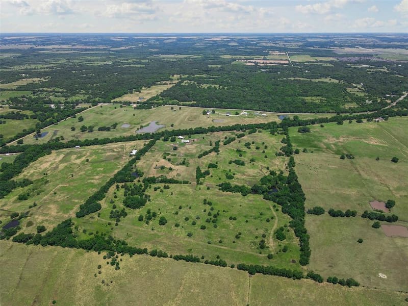 901 County Road 3925, Wolfe City TX 75496 - Photo 29