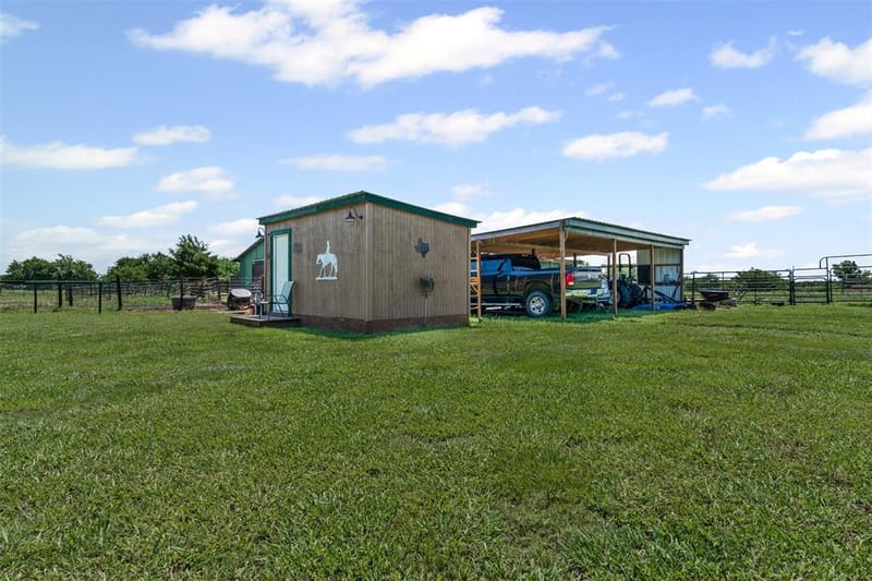 901 County Road 3925, Wolfe City TX 75496 - Photo 25