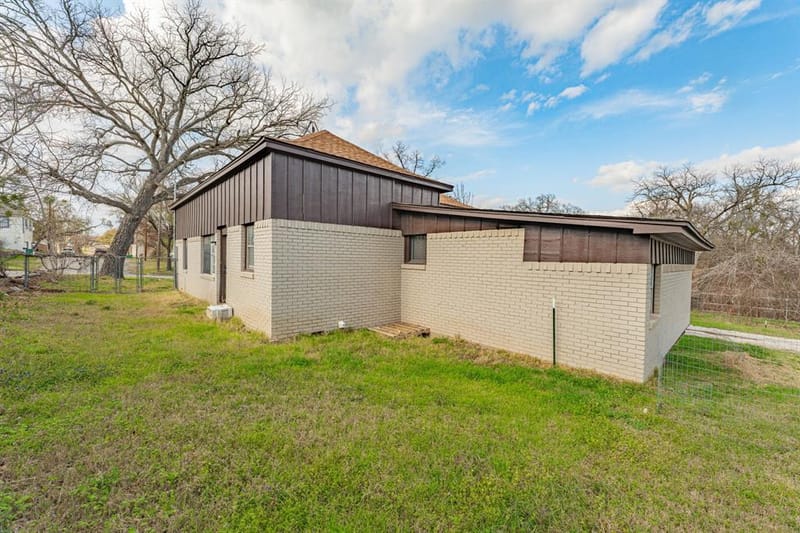 582 W College Street, Stephenville TX 76401 - Photo 14