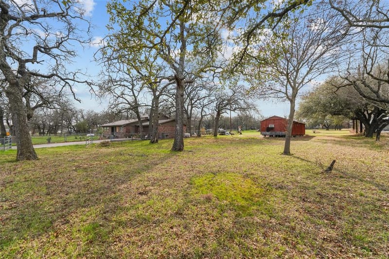 1051 Lynch Bend Road, Springtown TX 76082 - Photo 33