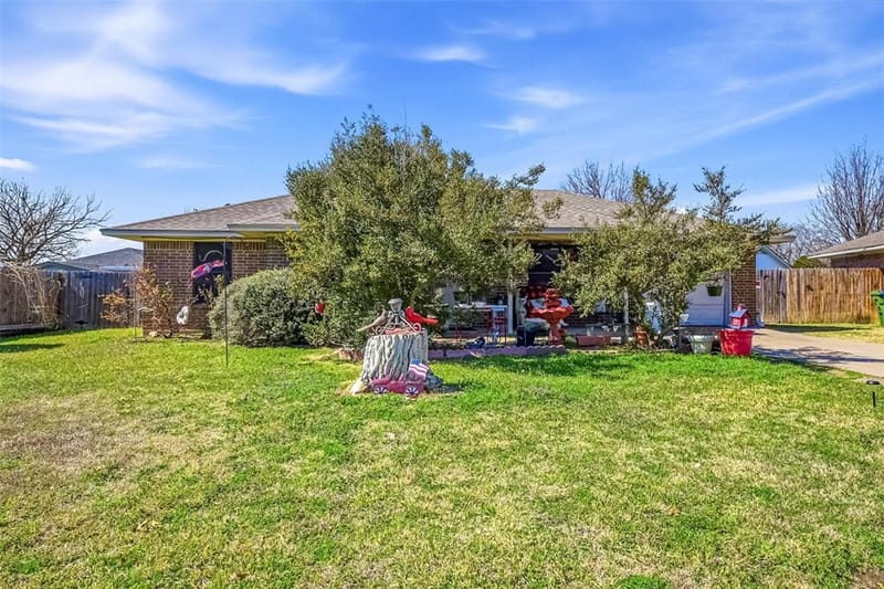 821 Jennifer Court, Sanger TX 76266 - Photo 2