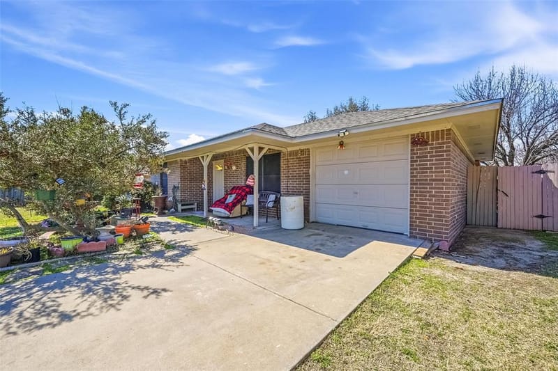 821 Jennifer Court, Sanger TX 76266