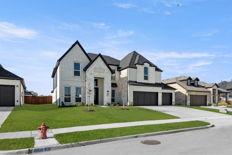 2544 Baypoint Drive, Grand Prairie TX 75054 - Photo 2