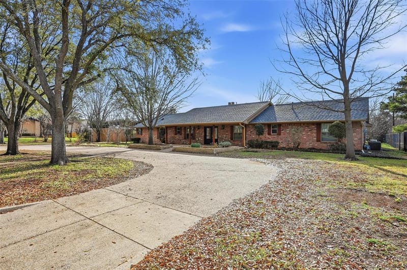 6208 Windsong Drive, Arlington TX 76001 - Photo 4