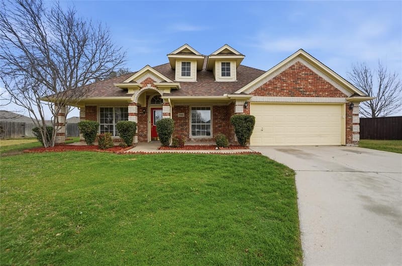 500 Surry Court, Saginaw TX 76179 - Photo 2