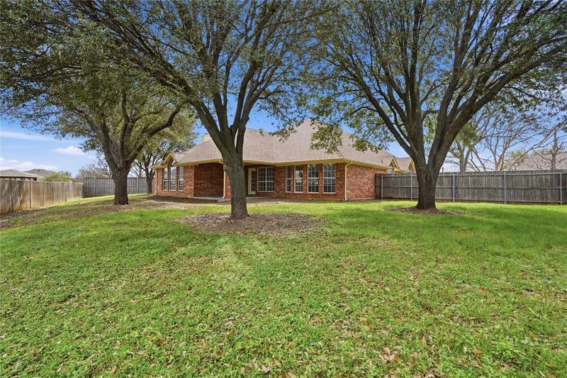 500 Surry Court, Saginaw TX 76179 - Photo 26