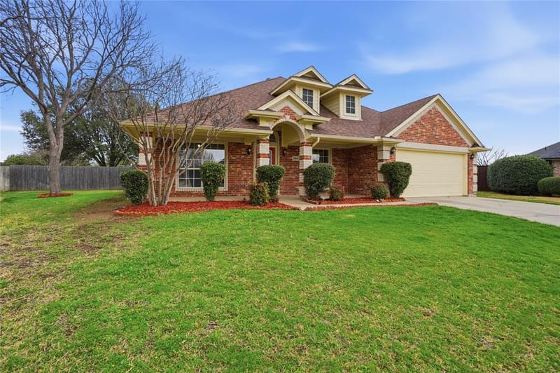 500 Surry Court, Saginaw TX 76179
