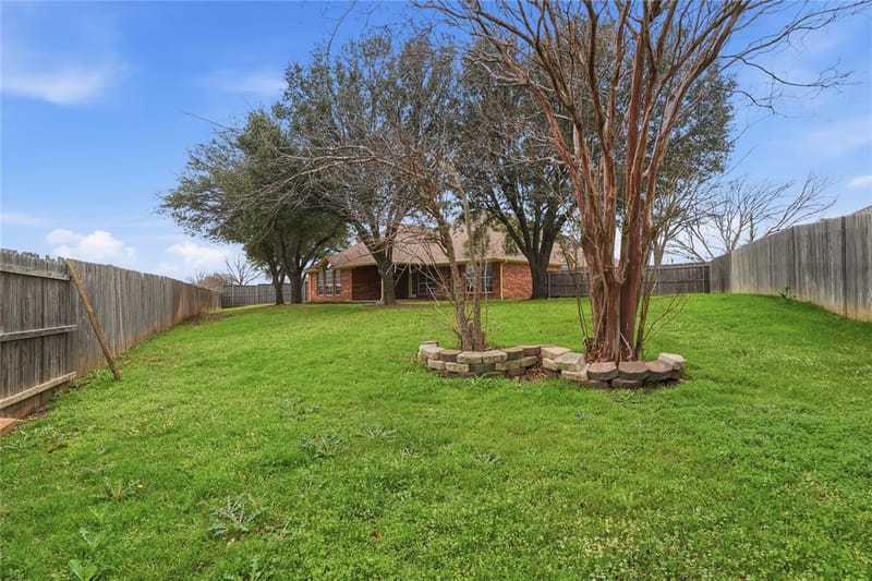 500 Surry Court, Saginaw TX 76179 - Photo 25