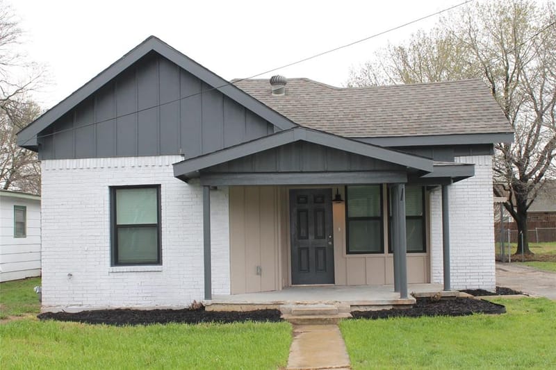 104 S Hubbard Street, Alvord TX 76225 - Photo 2